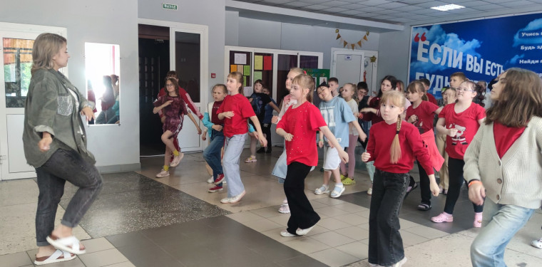 Лесная поляна цветет!.